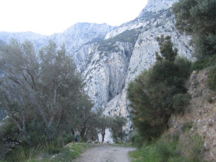 Το βουνό Κέρκης. Μονοπάτι προς τη σπηλιά του Πυθαγόρα