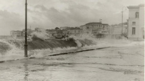 Την παραλία της Σάμου χτυπά η προβέτζα στις 8-3-1962