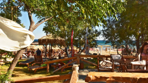 Το beach bar Τορτούγκα