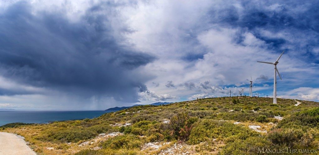Απομεινάρια της καταιγίδας από το αιολικό πάρκο Πυθαγορείου (Click for HD)